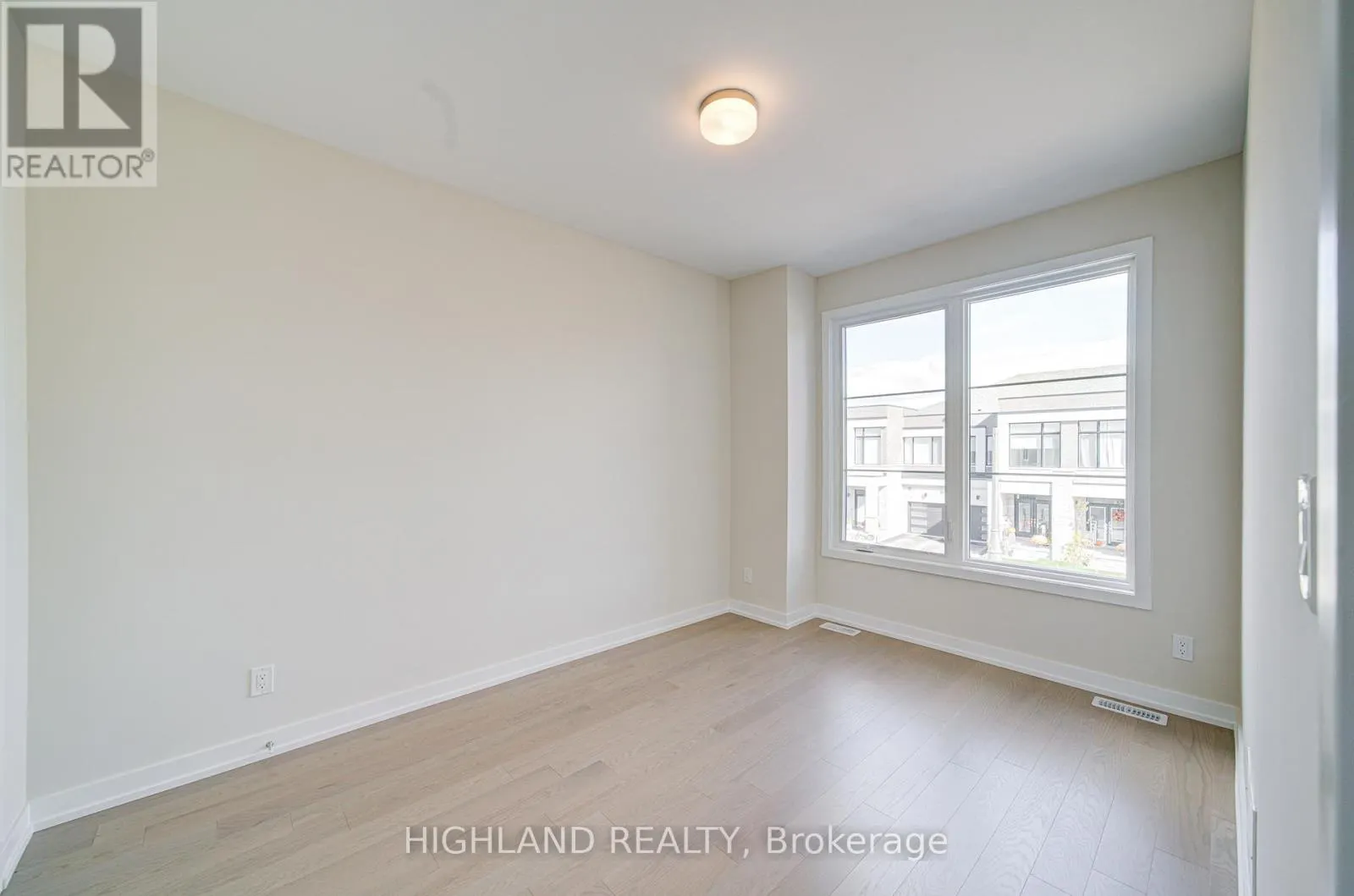 1179 DARTMOUTH CRESCENT
