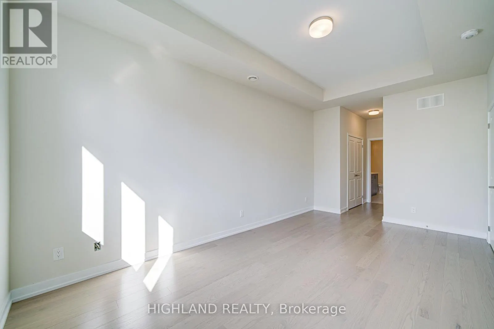 1179 DARTMOUTH CRESCENT