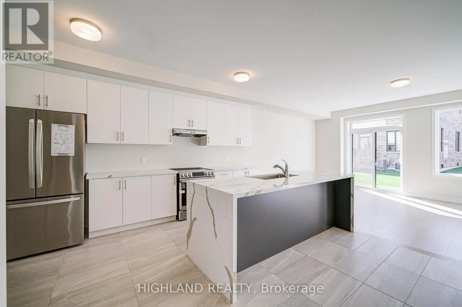 1179 DARTMOUTH CRESCENT