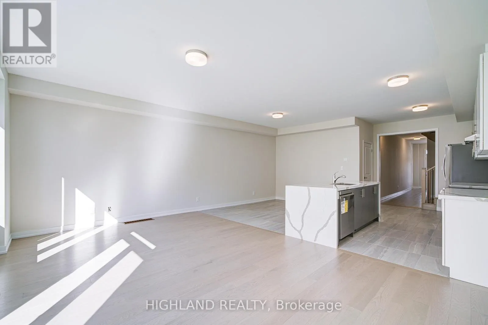 1179 DARTMOUTH CRESCENT