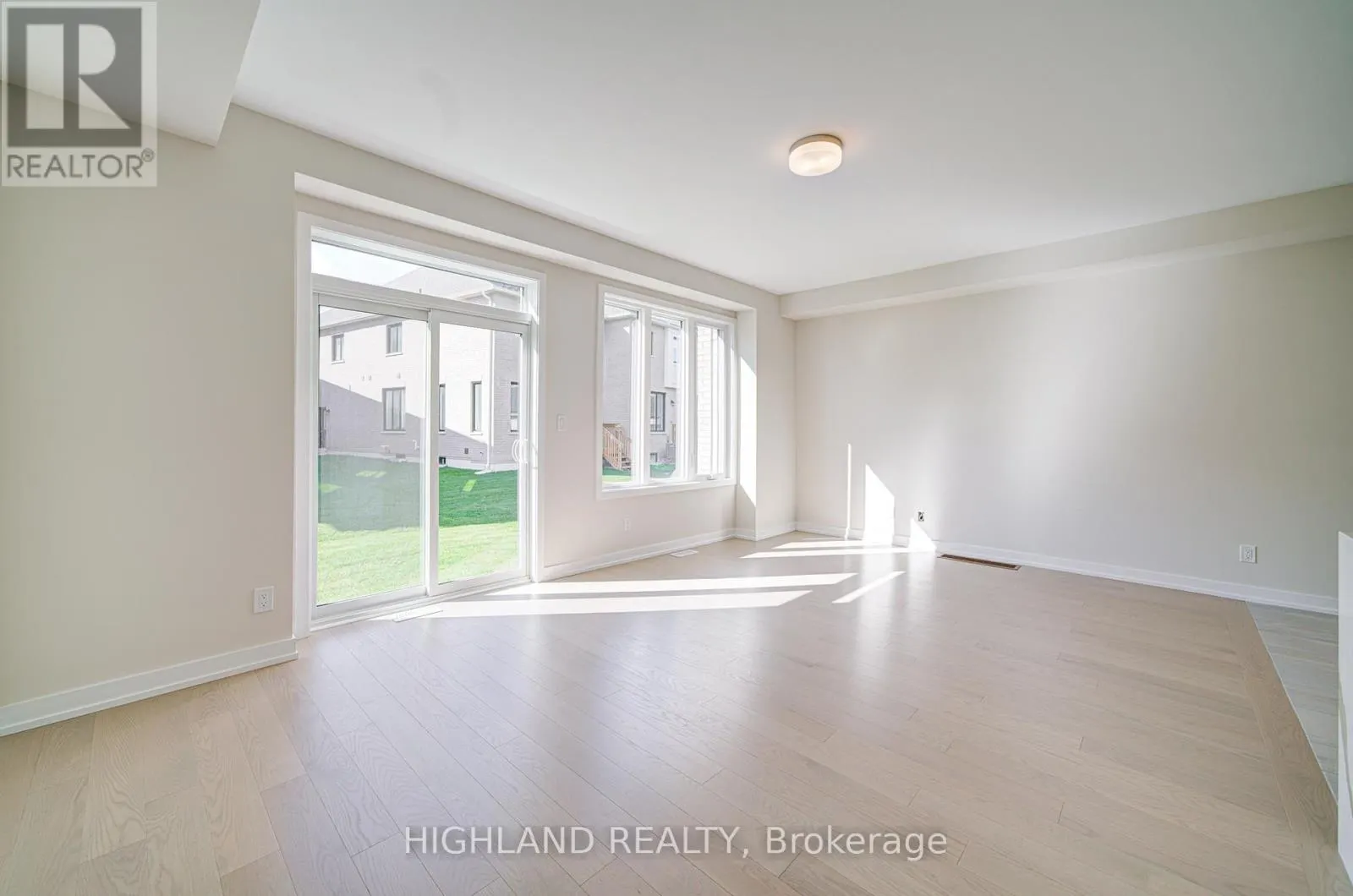 1179 DARTMOUTH CRESCENT