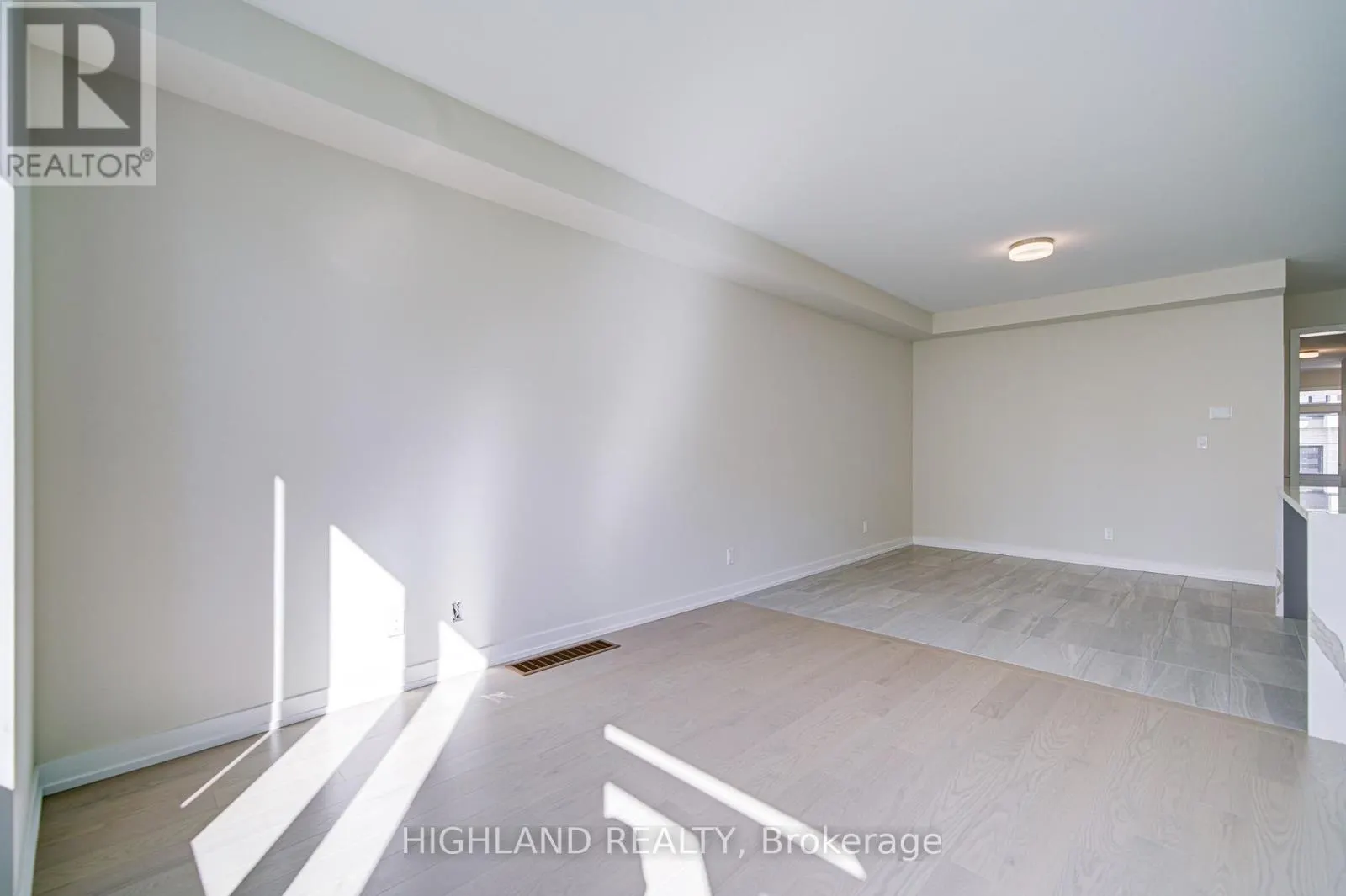 1179 DARTMOUTH CRESCENT