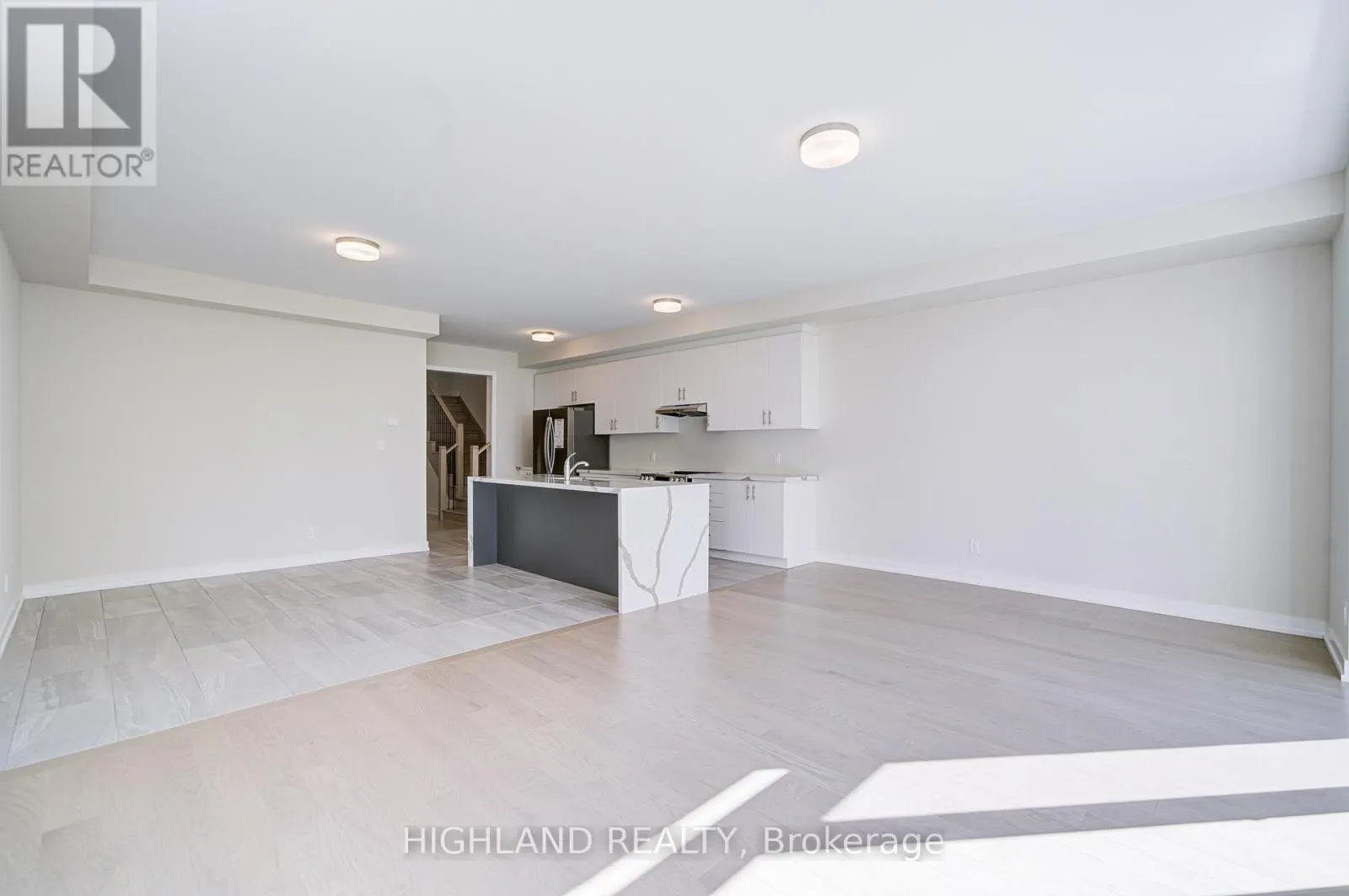 1179 DARTMOUTH CRESCENT