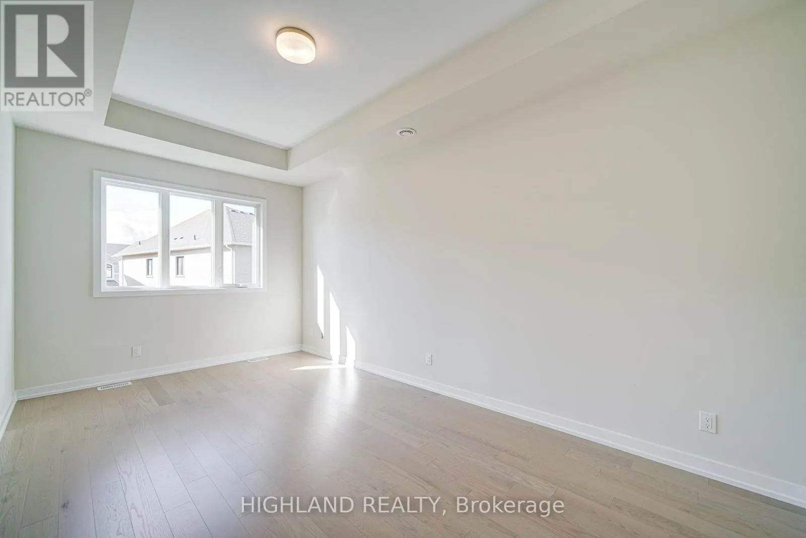 1179 DARTMOUTH CRESCENT
