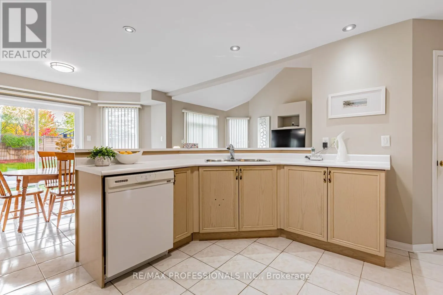 62 BANINGTON CRESCENT