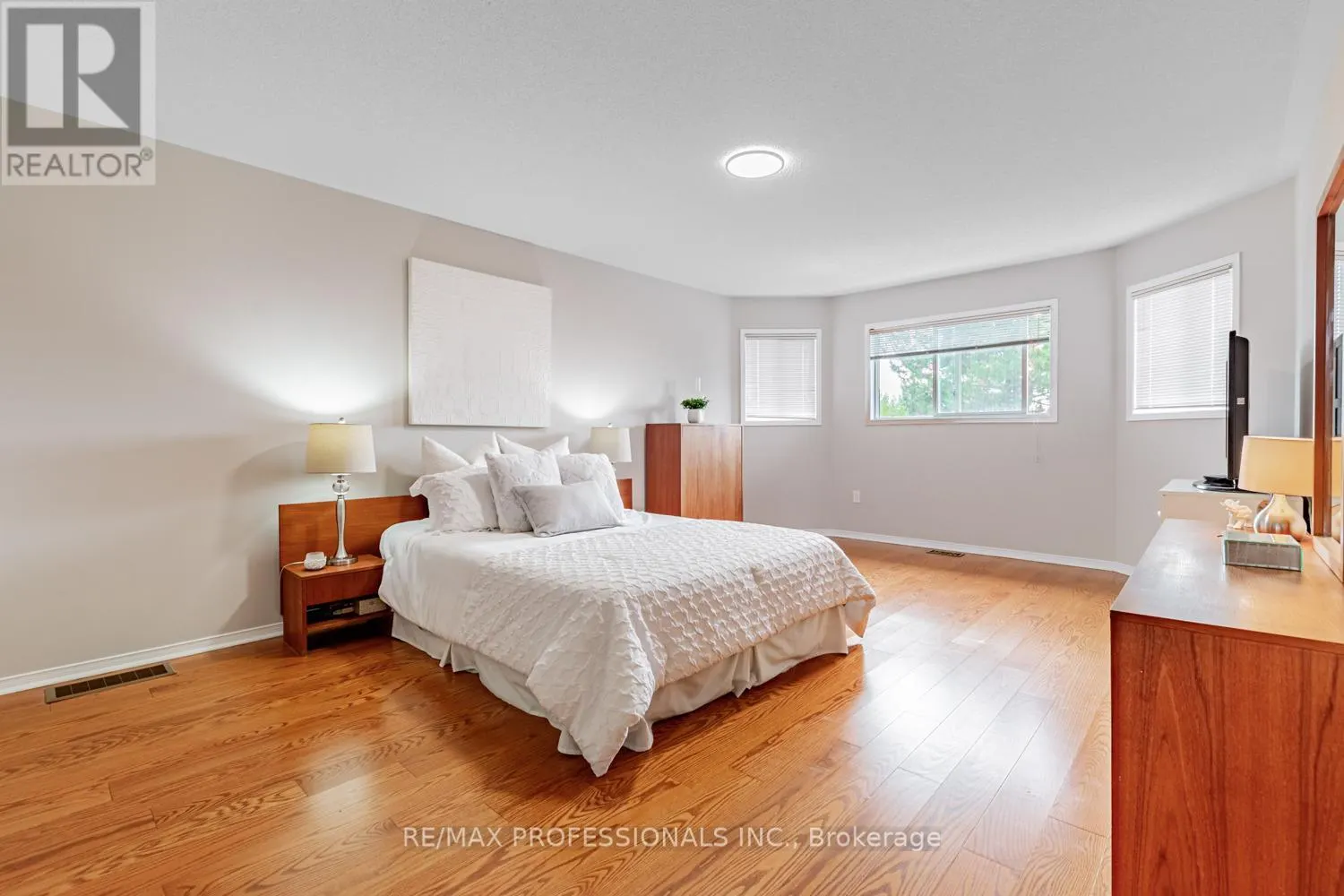 62 BANINGTON CRESCENT