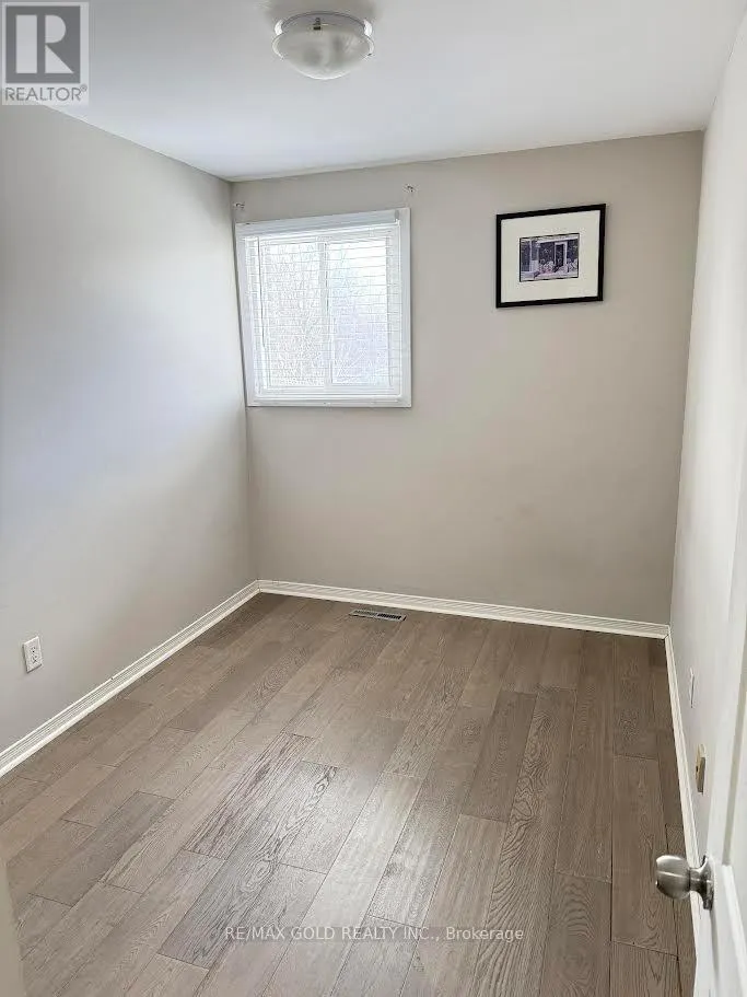 82 A CORBY CRESCENT