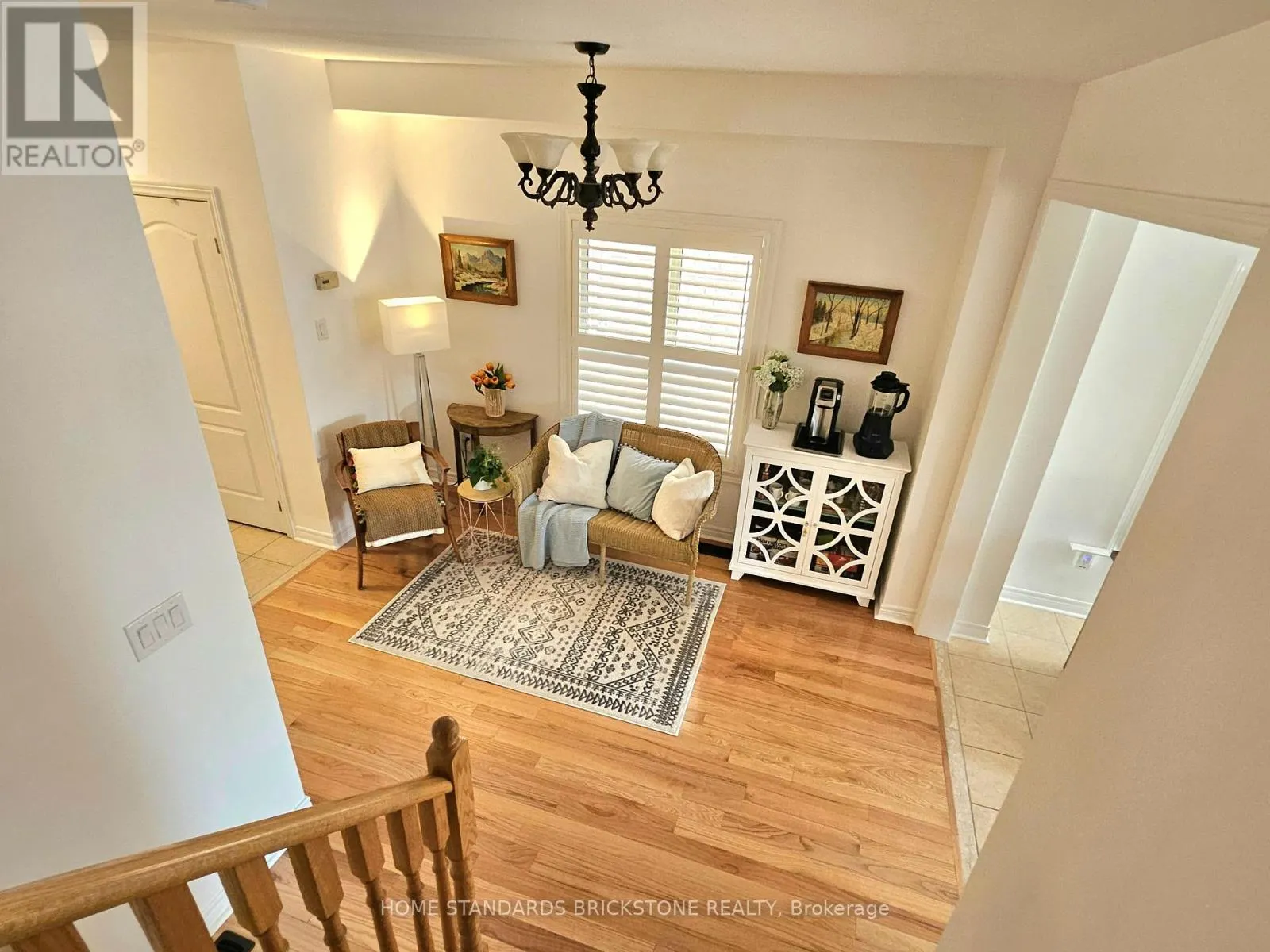 50 VERSAILLES CRESCENT