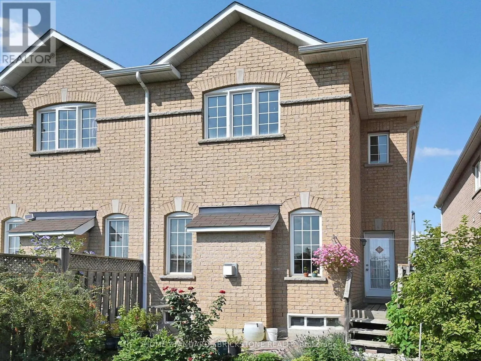 50 VERSAILLES CRESCENT