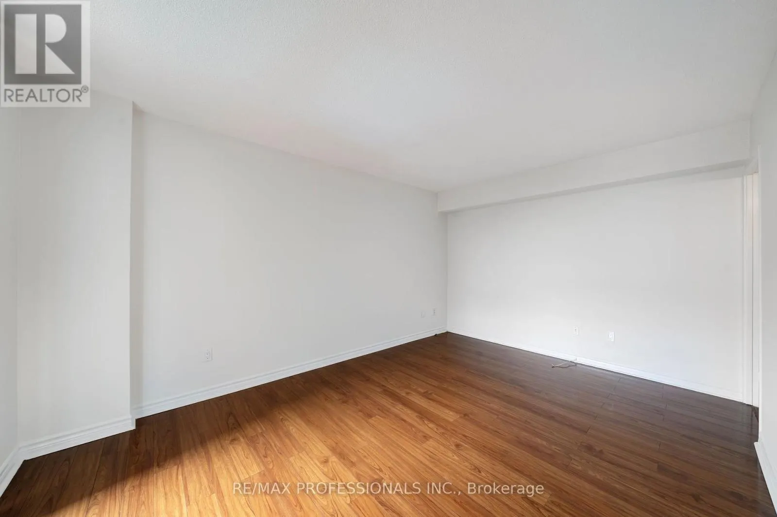 1710 - 270 SCARLETT ROAD