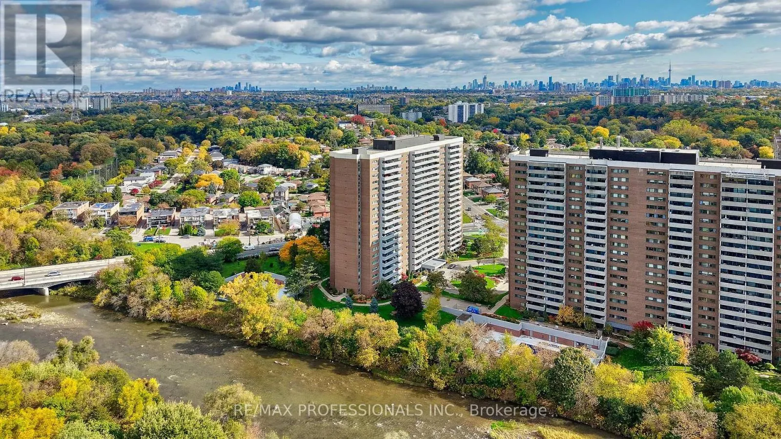 1710 - 270 SCARLETT ROAD