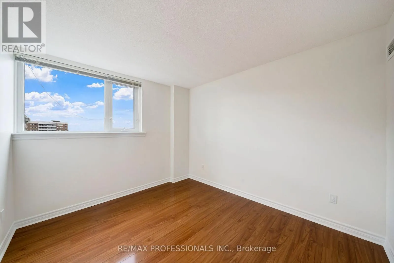 1710 - 270 SCARLETT ROAD