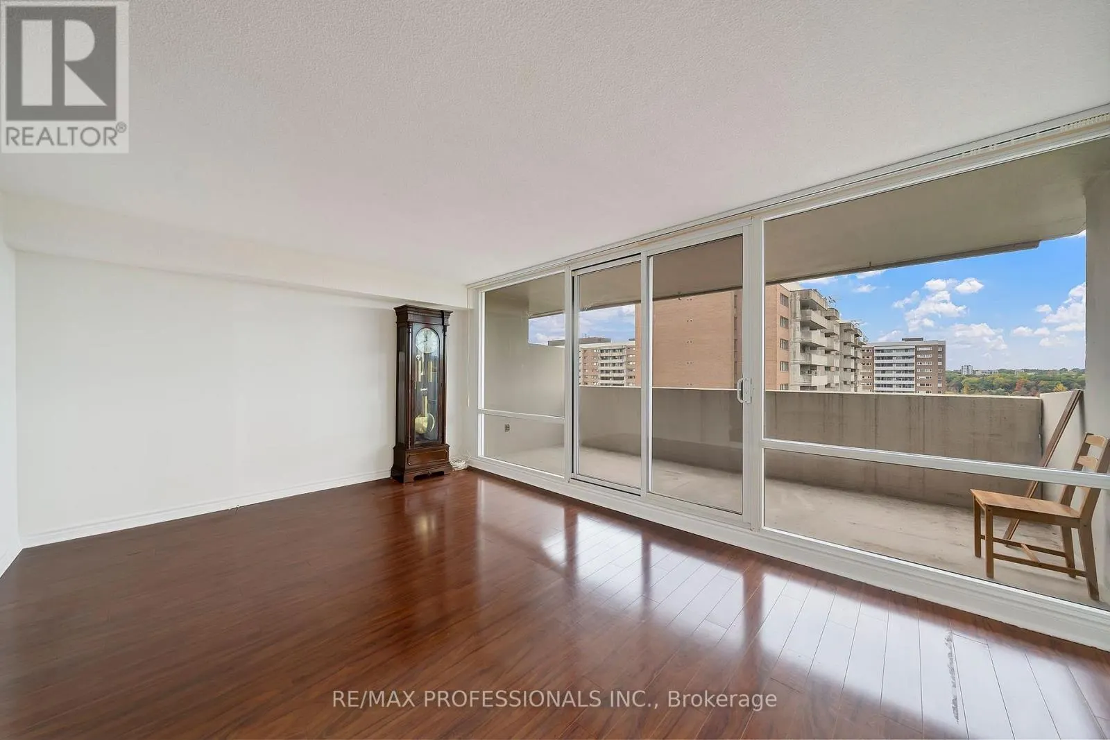 1710 - 270 SCARLETT ROAD