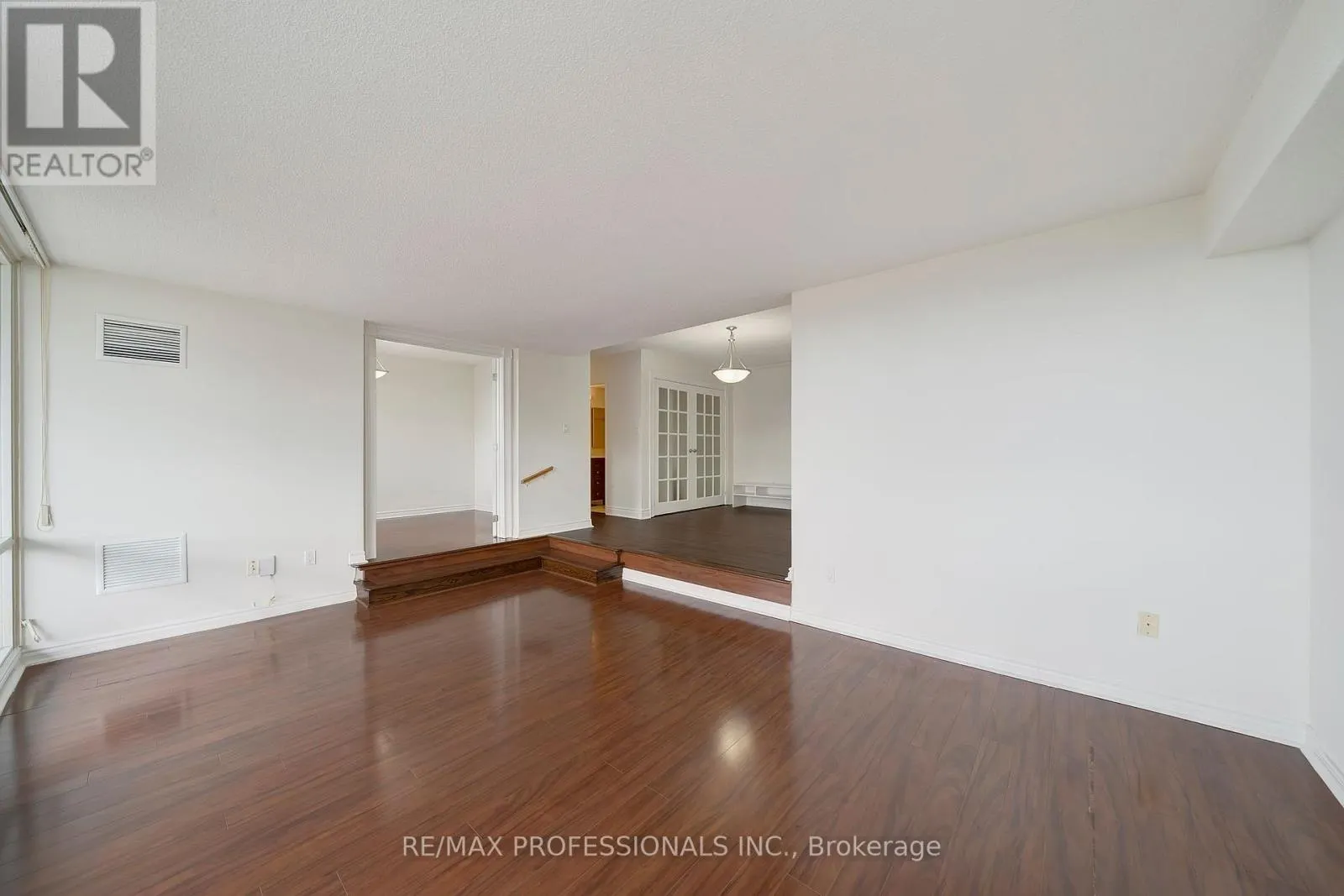 1710 - 270 SCARLETT ROAD
