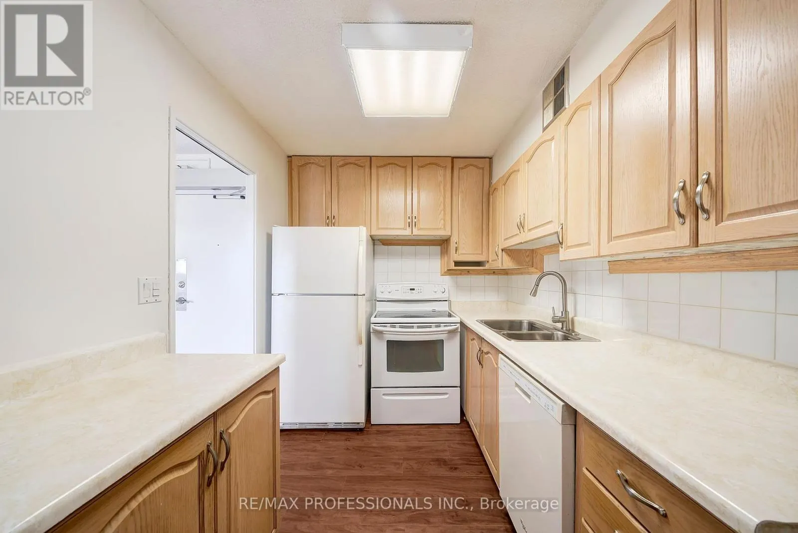 1710 - 270 SCARLETT ROAD