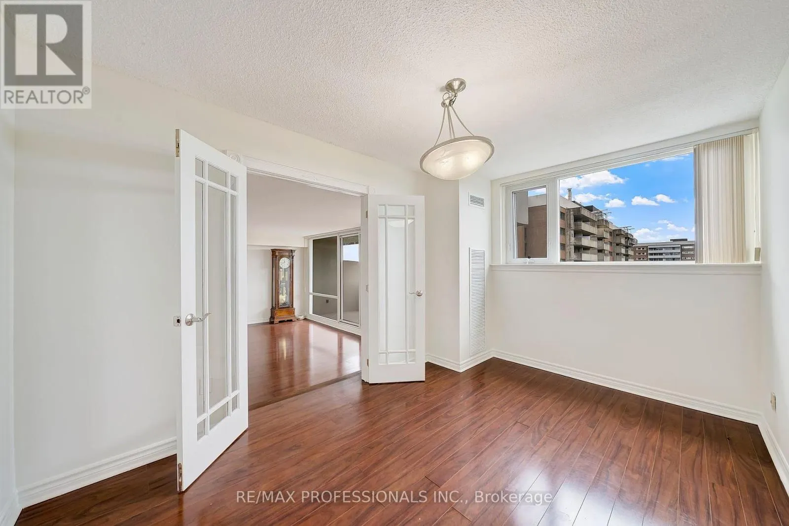 1710 - 270 SCARLETT ROAD