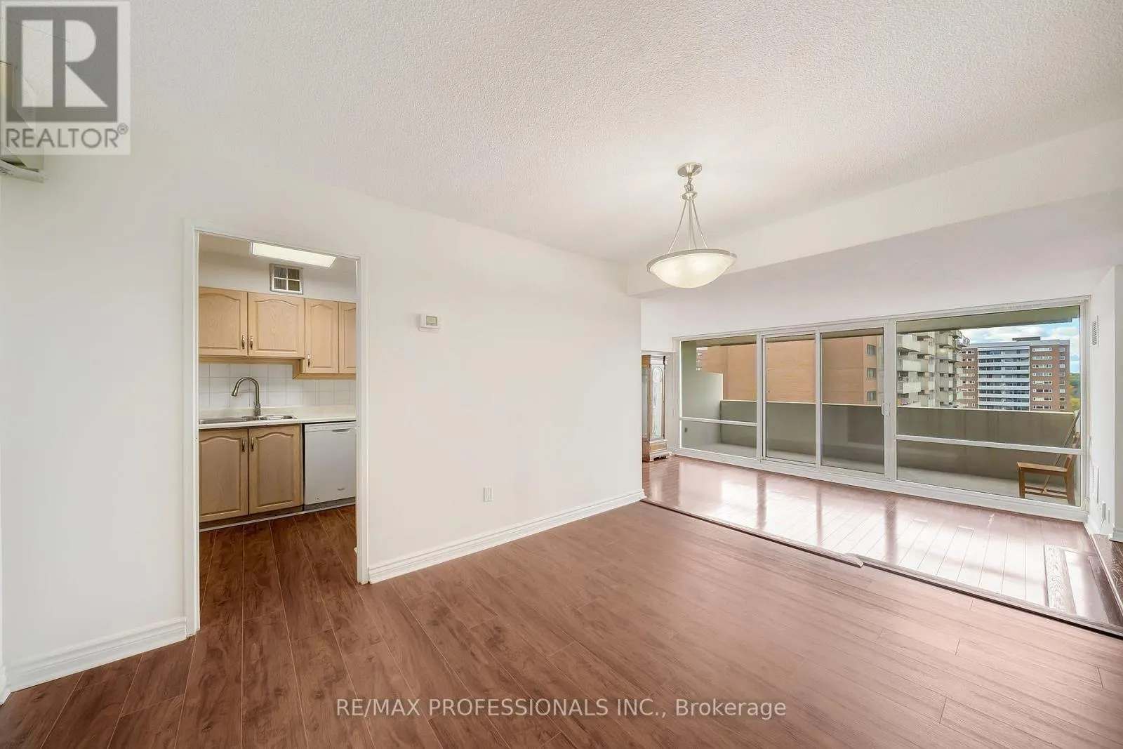 1710 - 270 SCARLETT ROAD