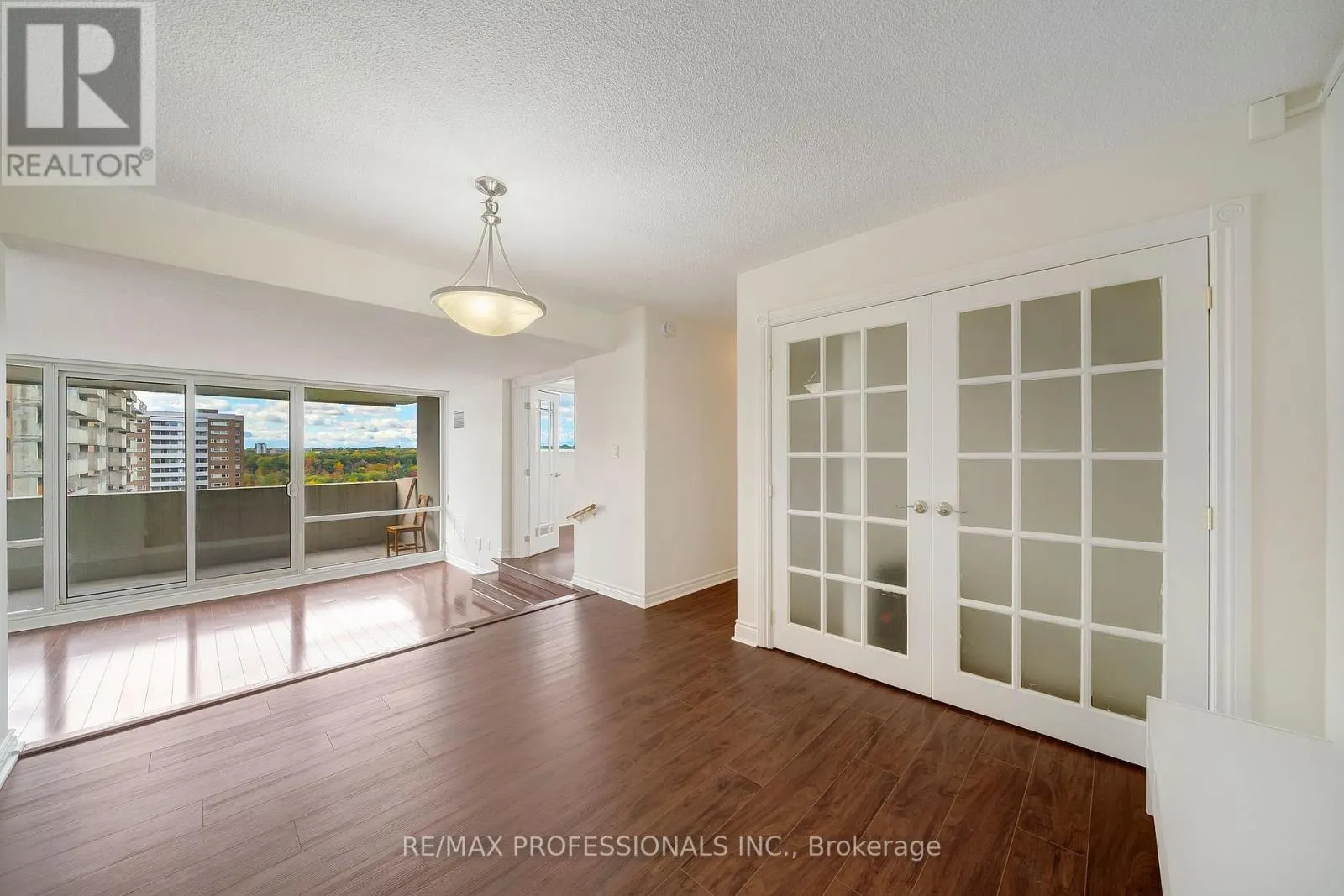 1710 - 270 SCARLETT ROAD