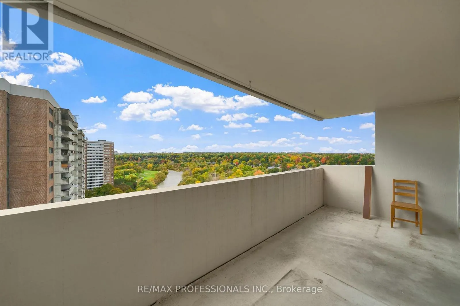 1710 - 270 SCARLETT ROAD