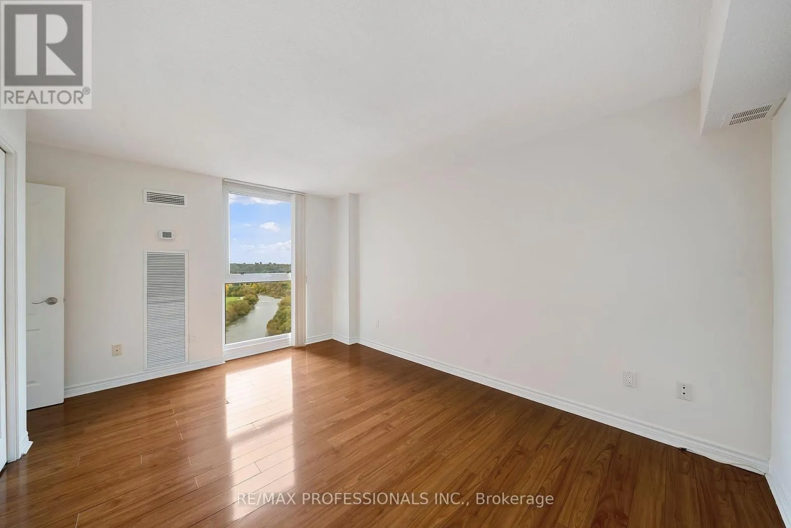 1710 - 270 SCARLETT ROAD