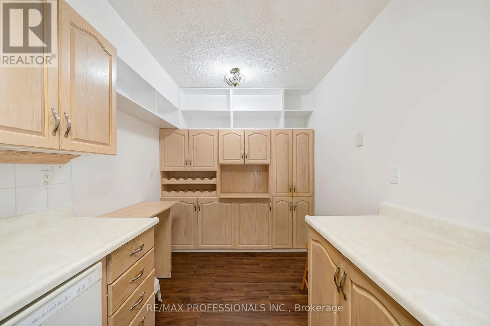 1710 - 270 SCARLETT ROAD