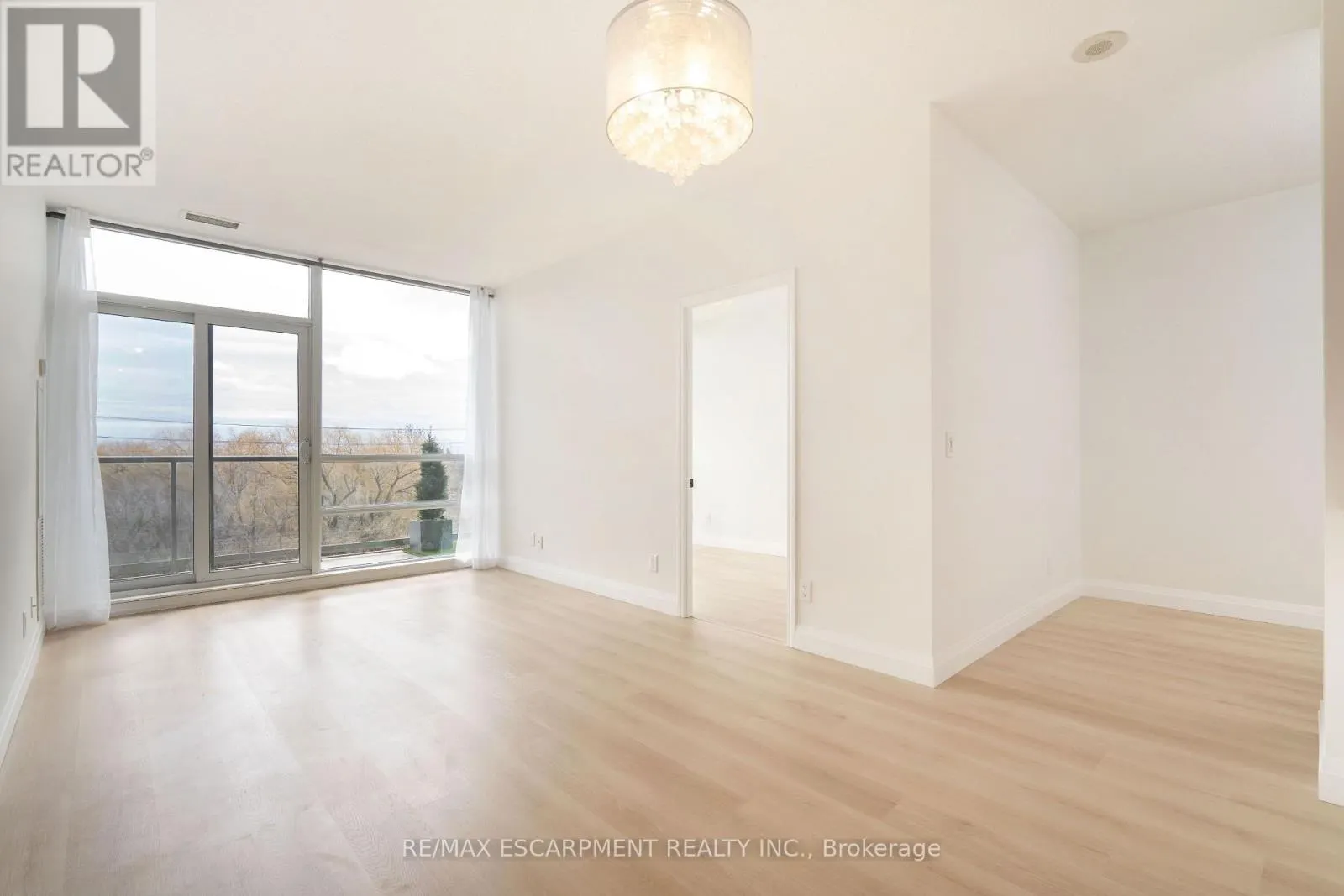 303 - 2230 LAKE SHORE BOULEVARD W