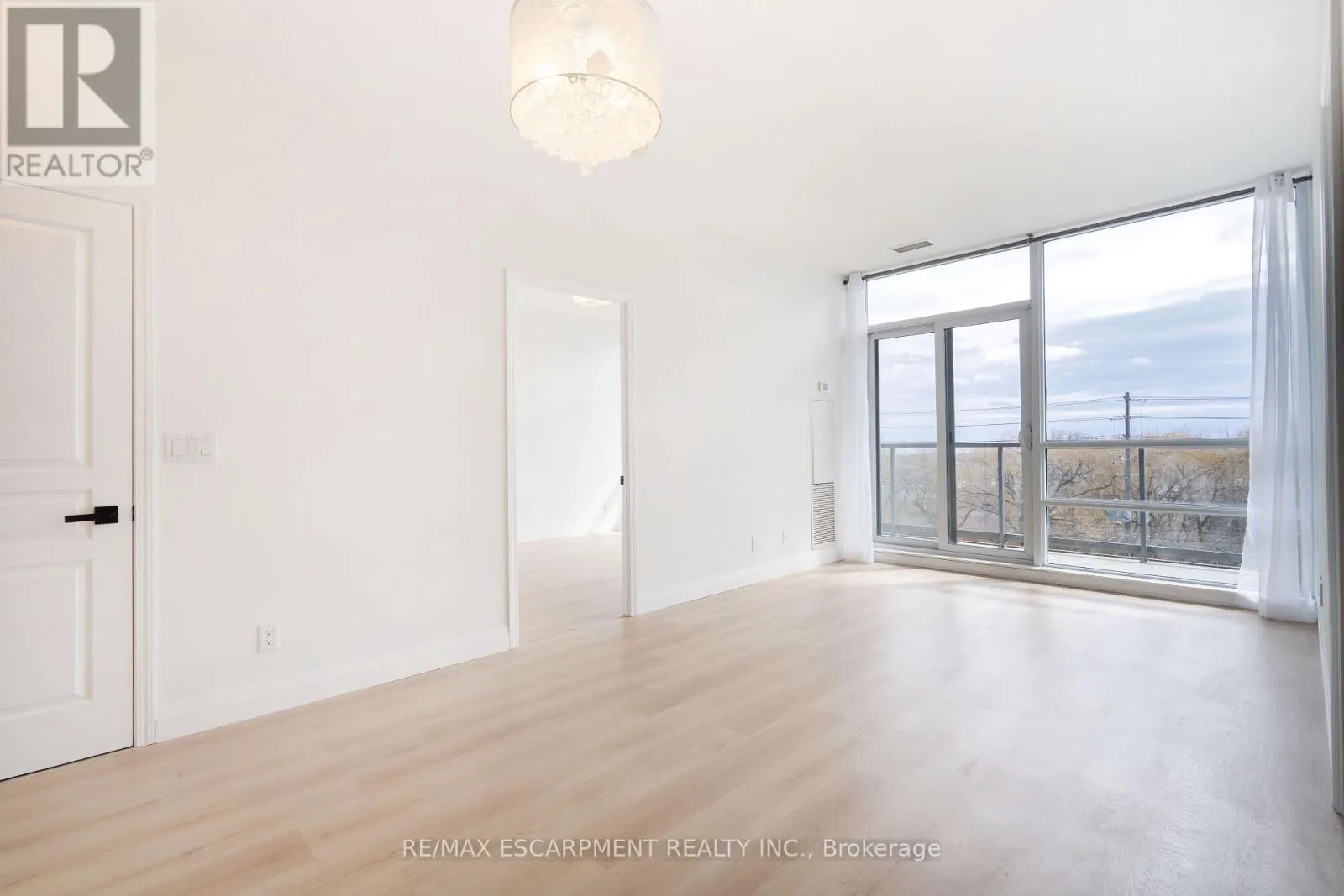 303 - 2230 LAKE SHORE BOULEVARD W