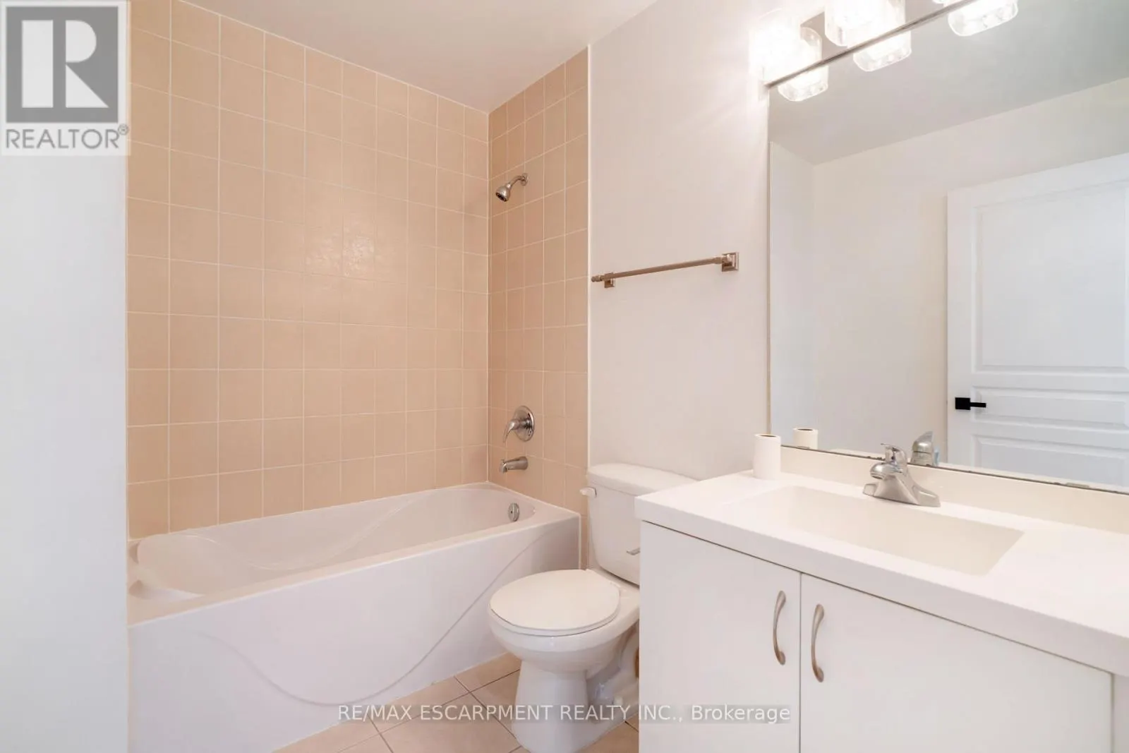 303 - 2230 LAKE SHORE BOULEVARD W