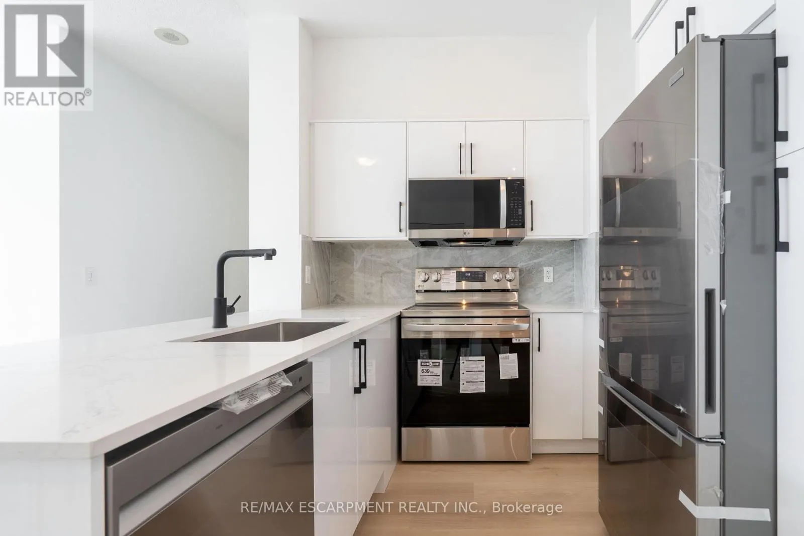 303 - 2230 LAKE SHORE BOULEVARD W