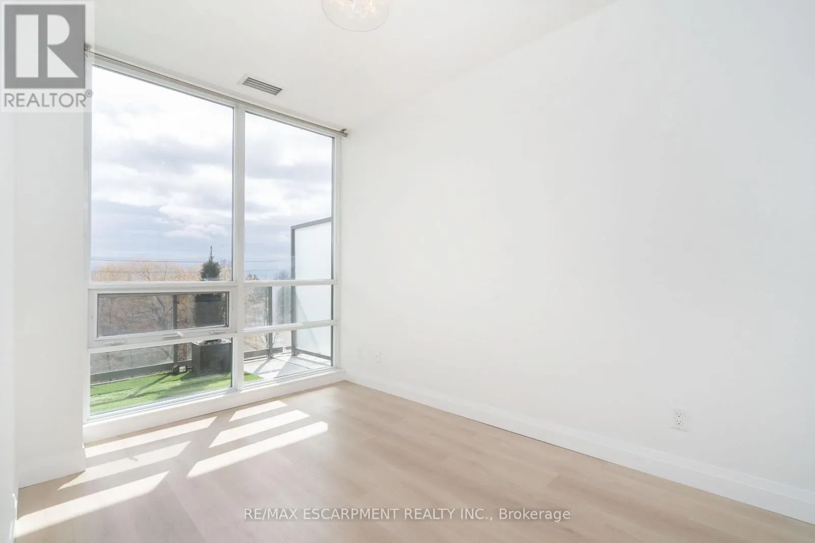 303 - 2230 LAKE SHORE BOULEVARD W