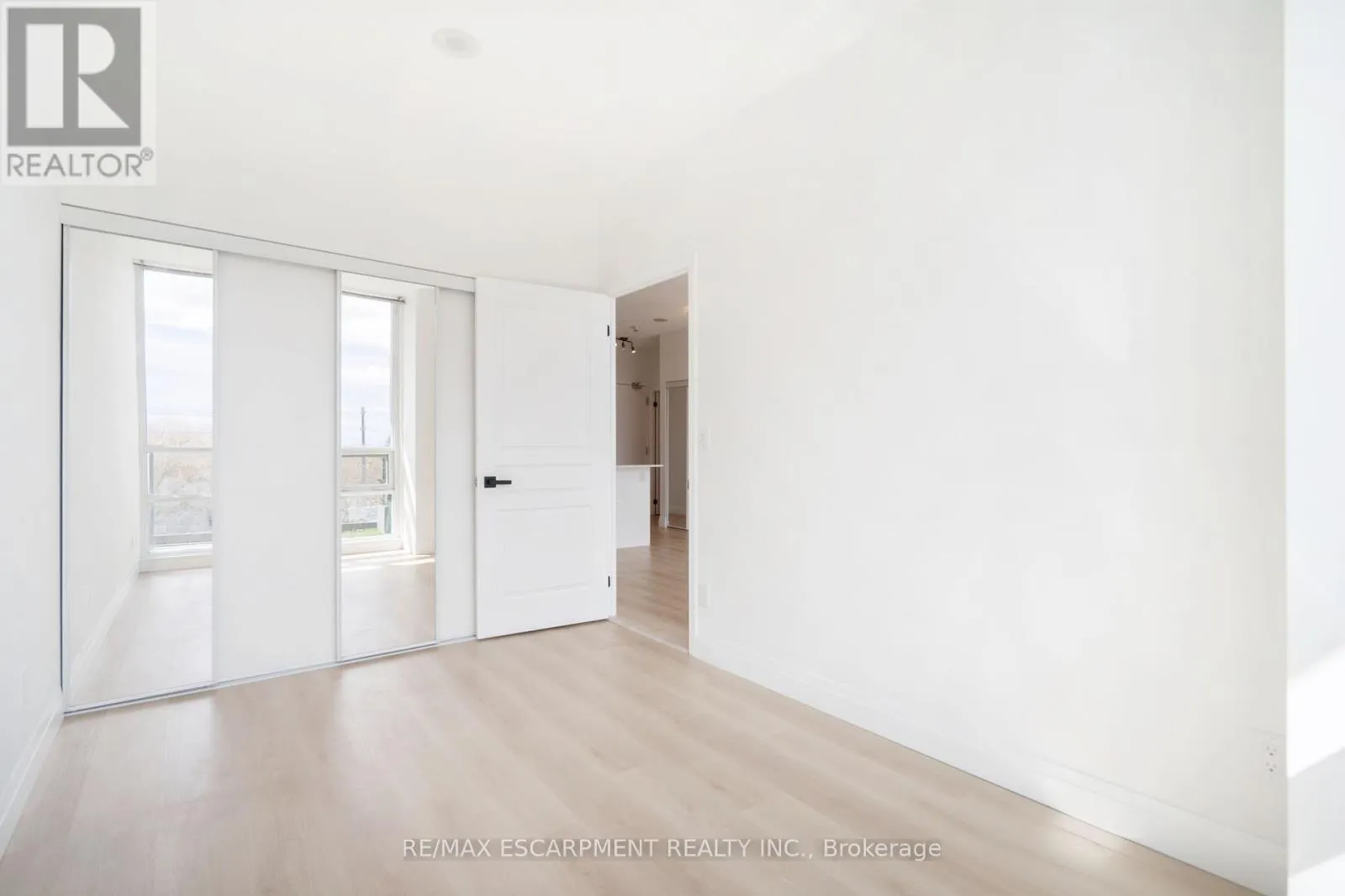 303 - 2230 LAKE SHORE BOULEVARD W