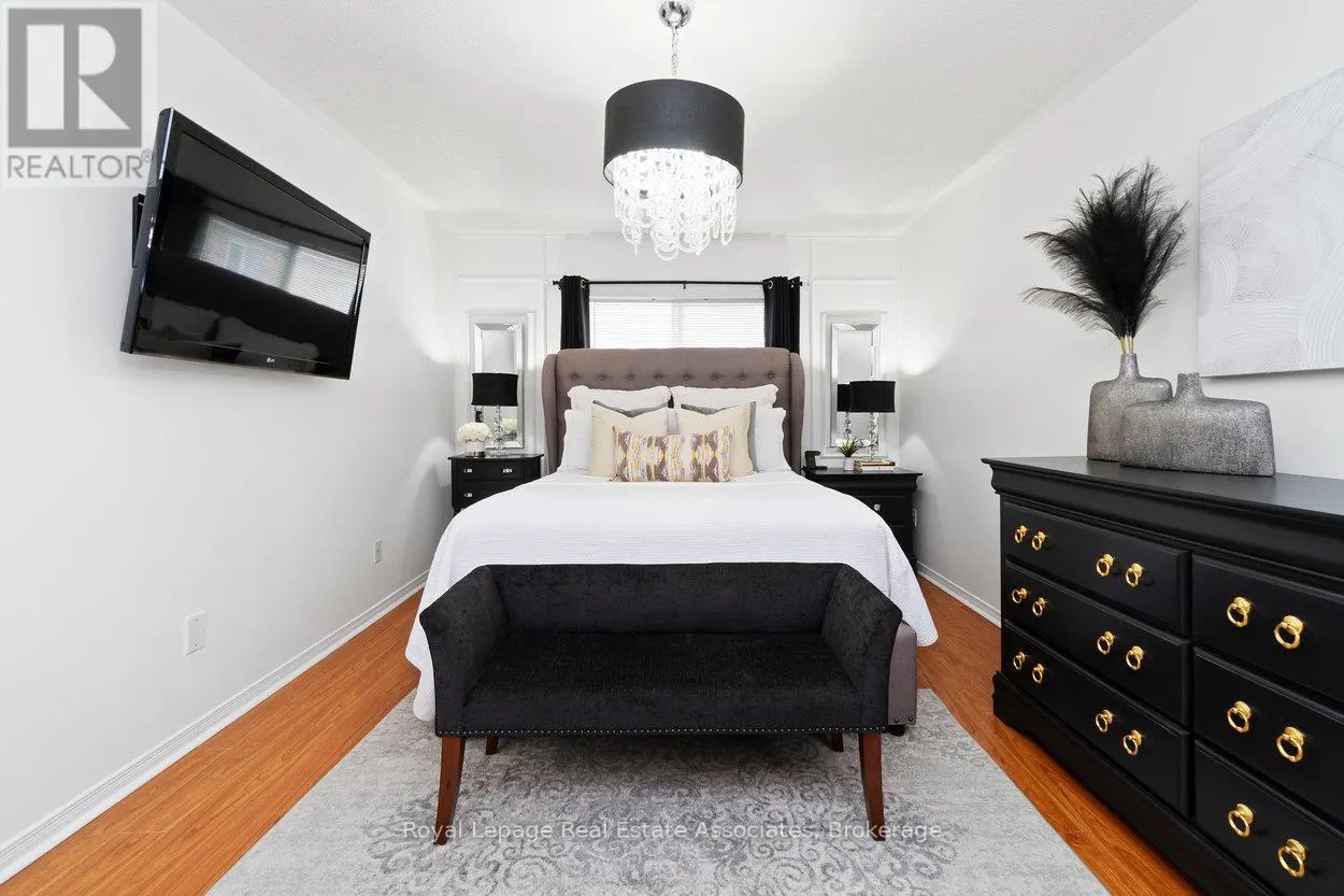 11 REDFINCH WAY