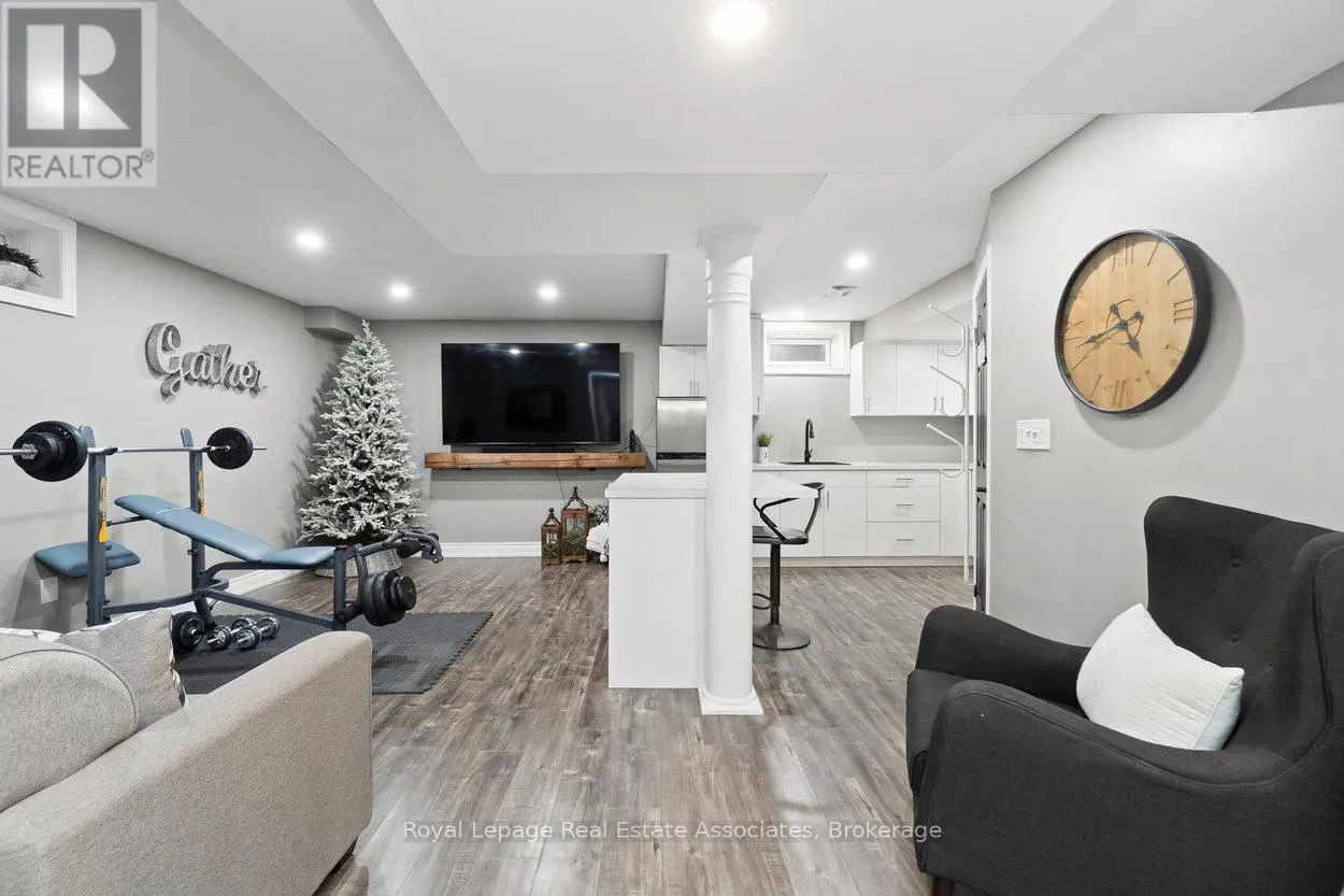 11 REDFINCH WAY