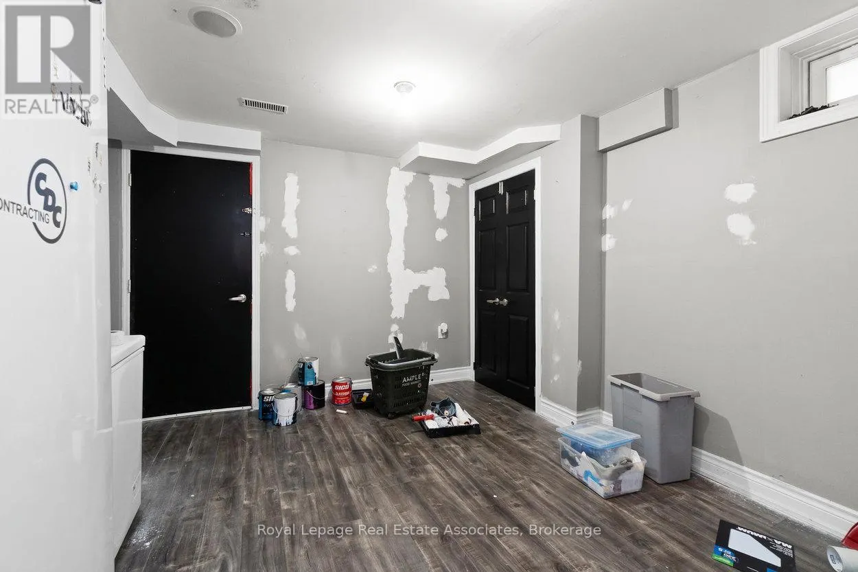11 REDFINCH WAY