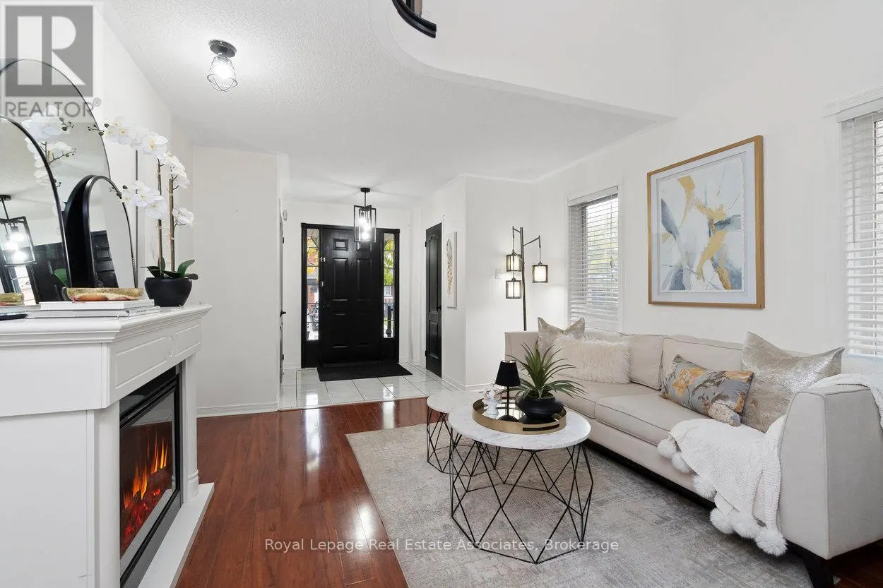 11 REDFINCH WAY