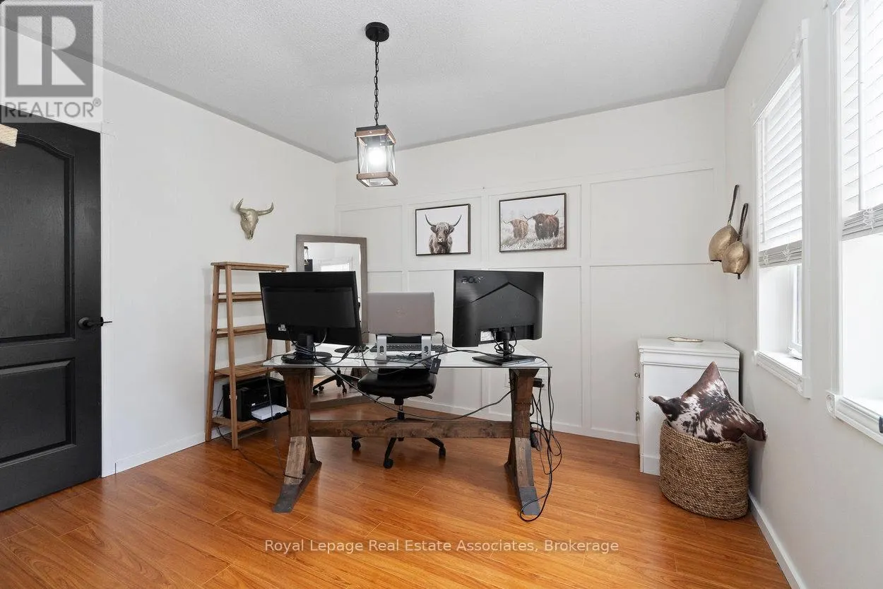 11 REDFINCH WAY