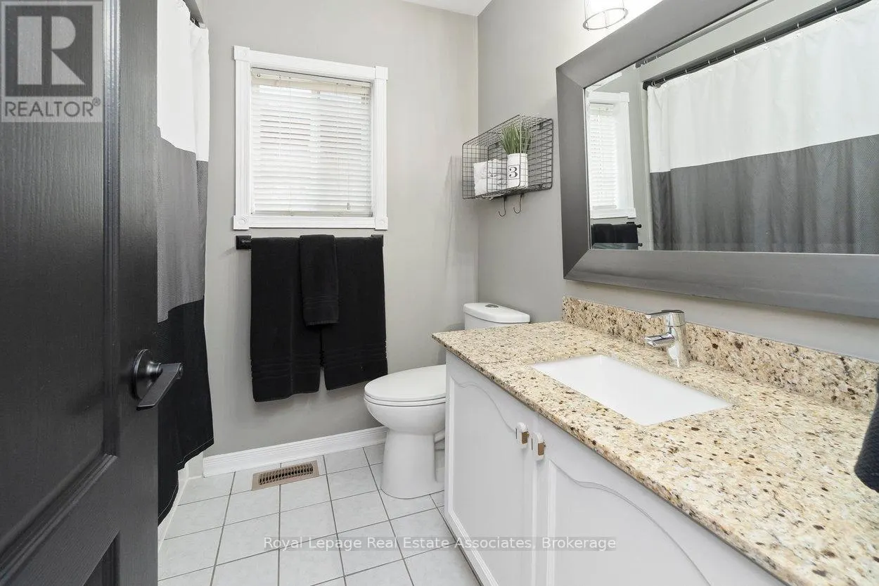 11 REDFINCH WAY