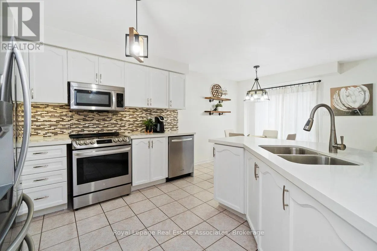 11 REDFINCH WAY