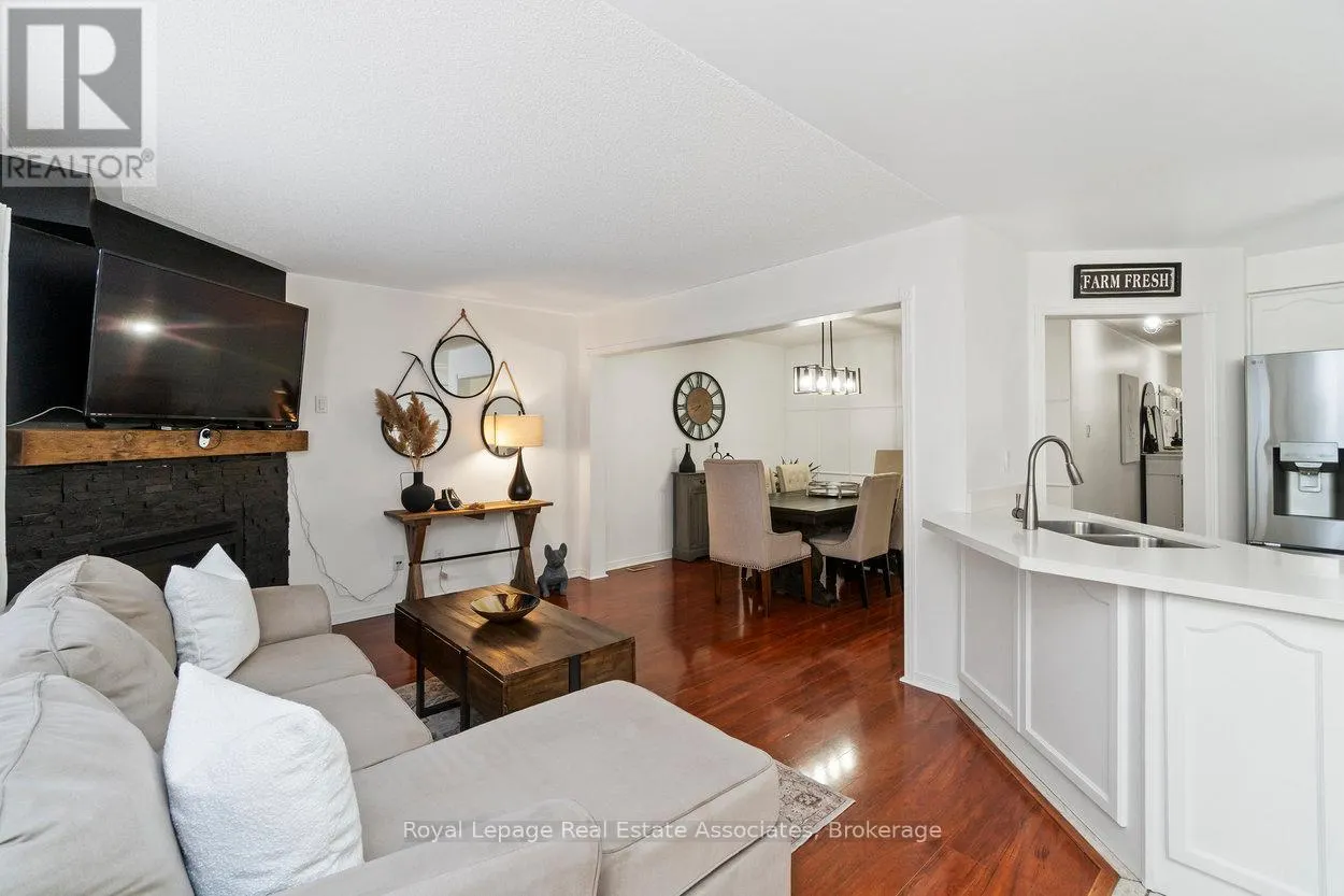 11 REDFINCH WAY