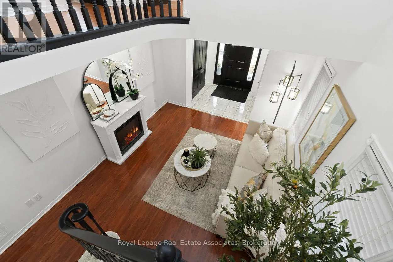 11 REDFINCH WAY