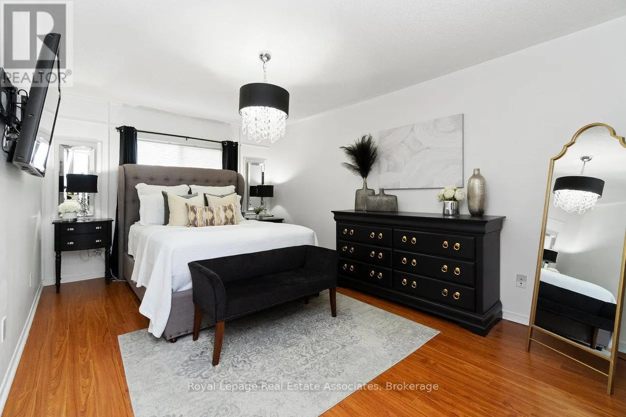 11 REDFINCH WAY