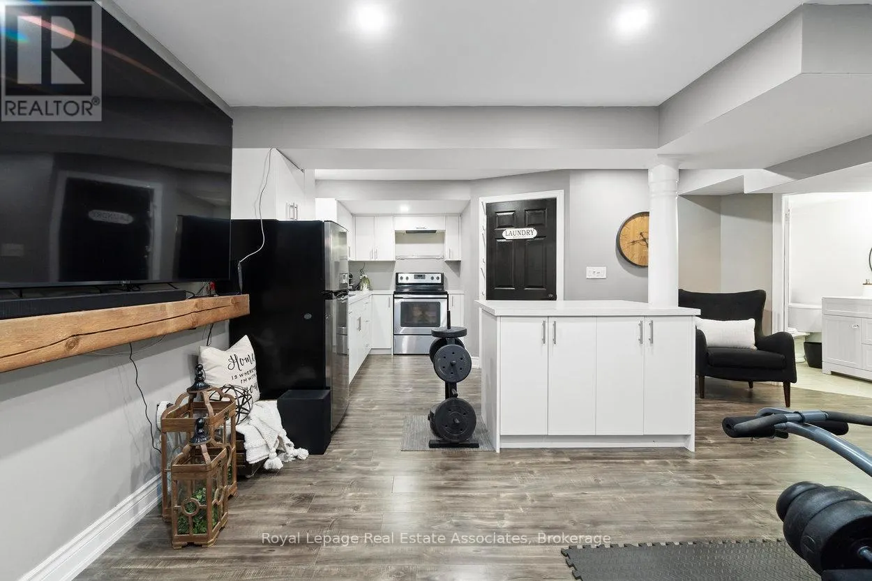 11 REDFINCH WAY