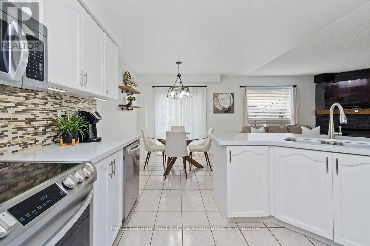 11 REDFINCH WAY