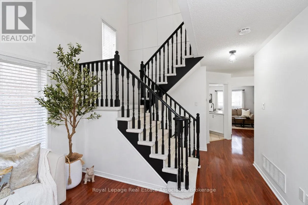11 REDFINCH WAY