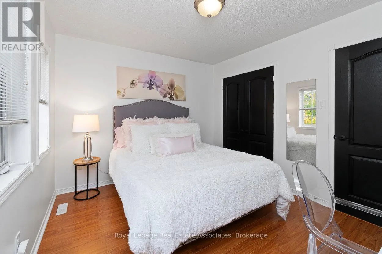 11 REDFINCH WAY