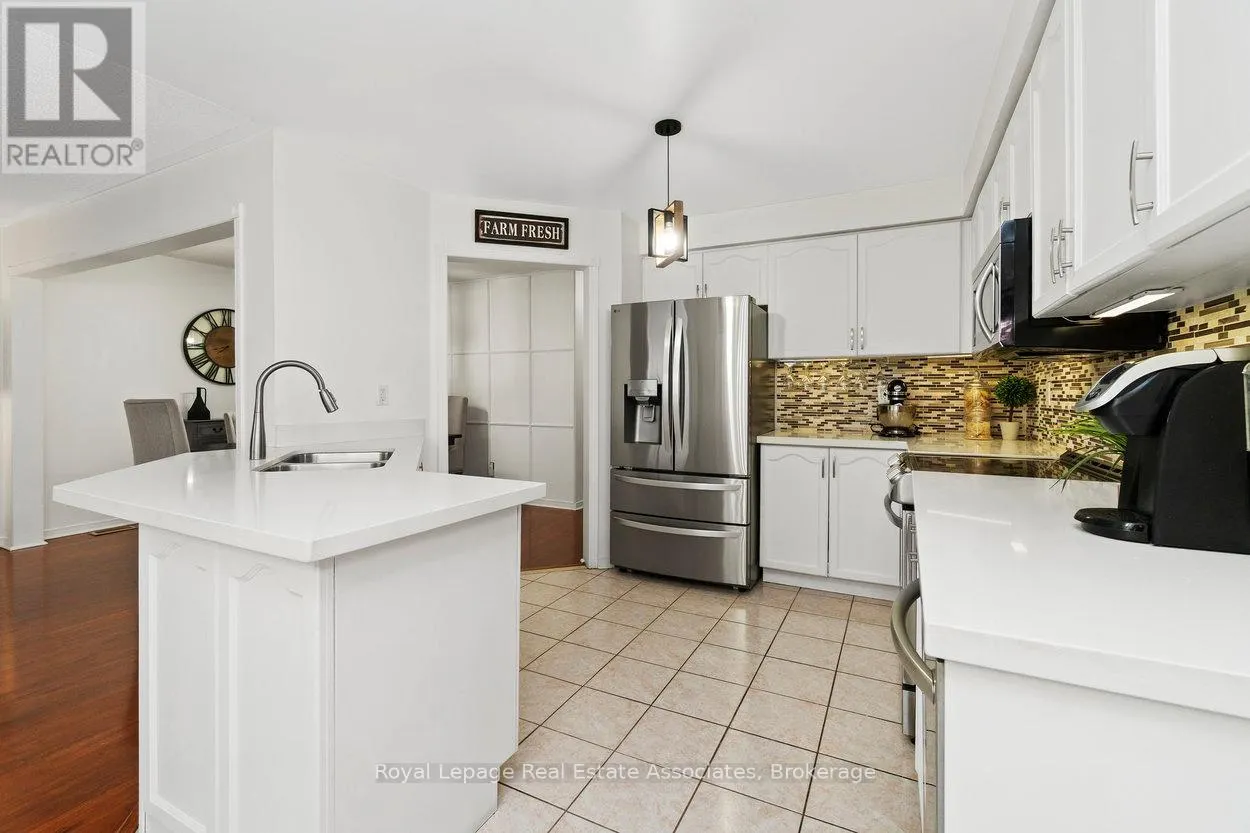 11 REDFINCH WAY