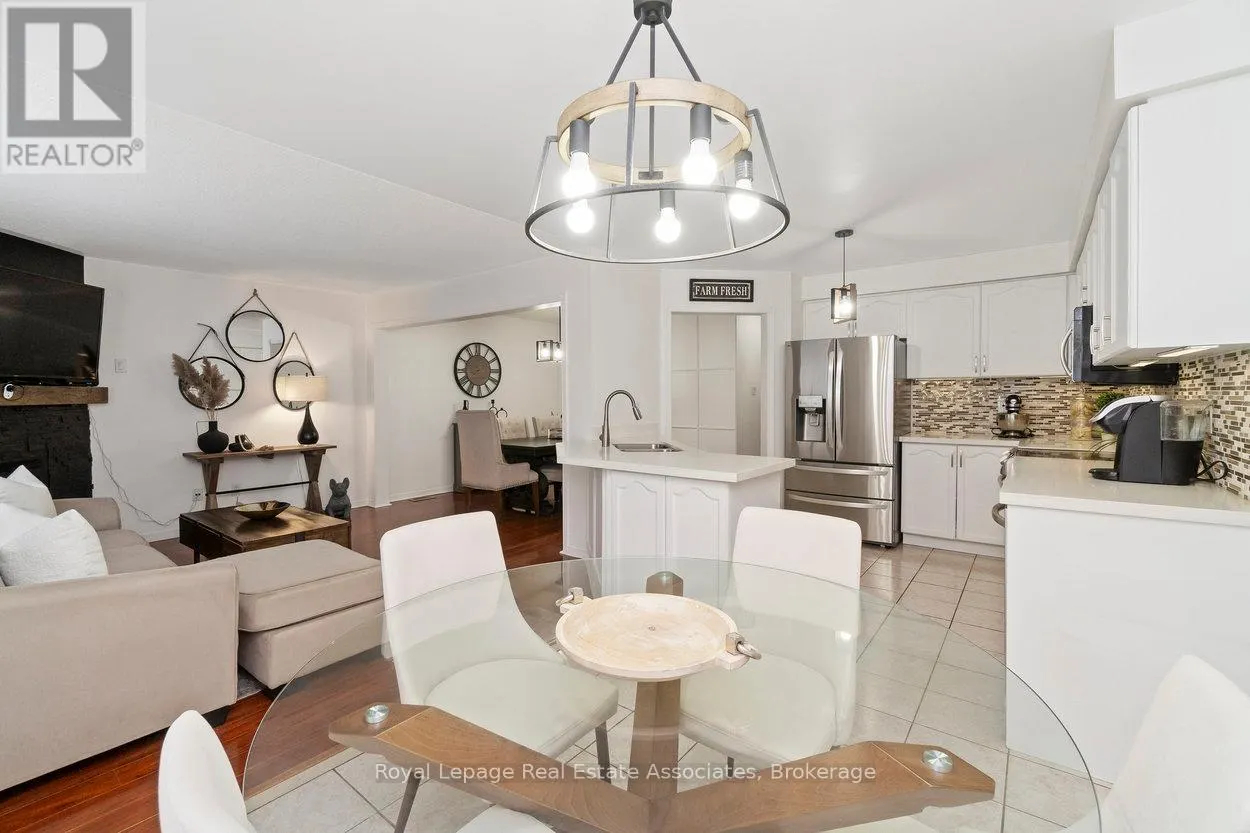 11 REDFINCH WAY