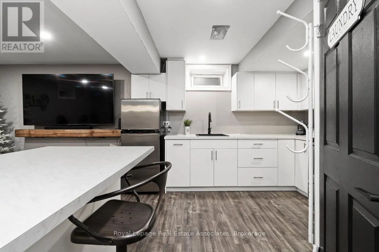 11 REDFINCH WAY