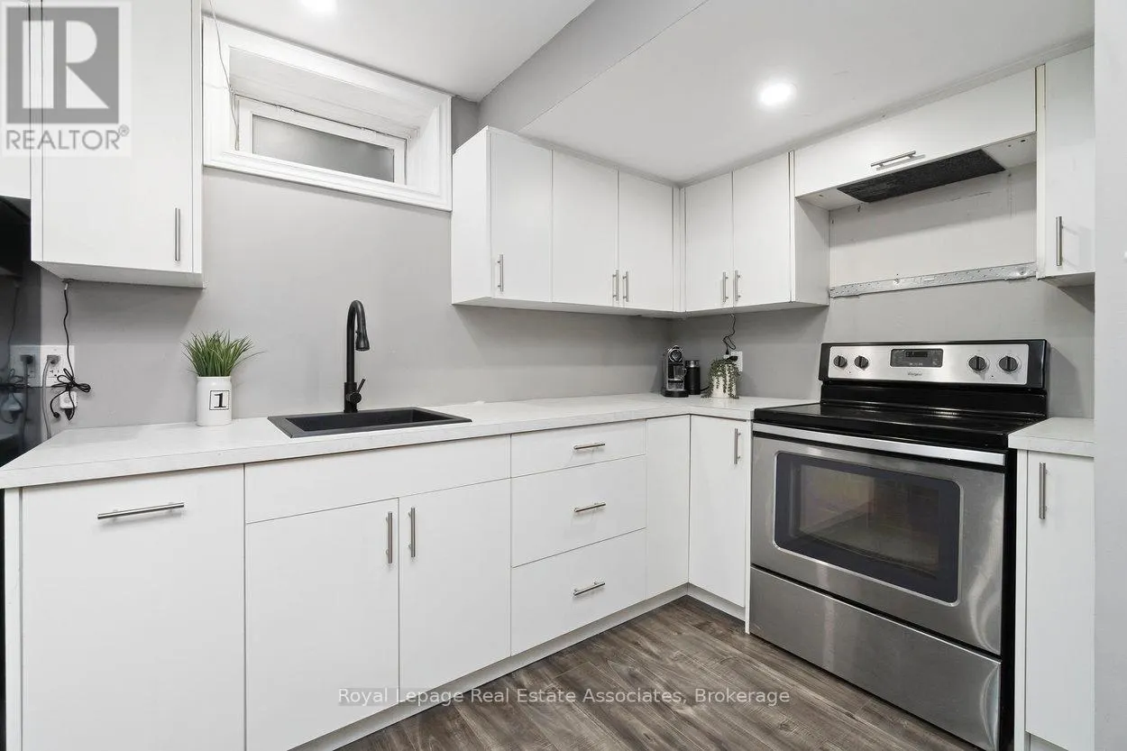 11 REDFINCH WAY