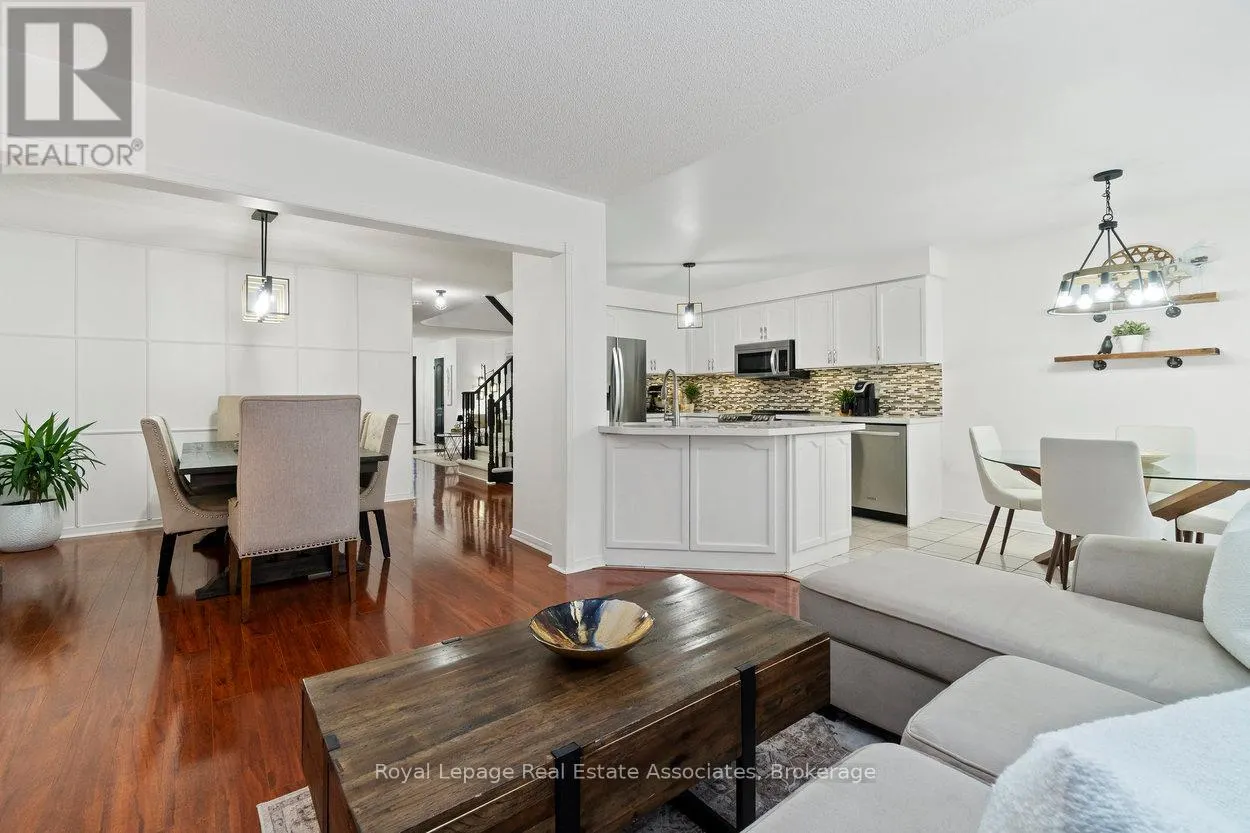 11 REDFINCH WAY